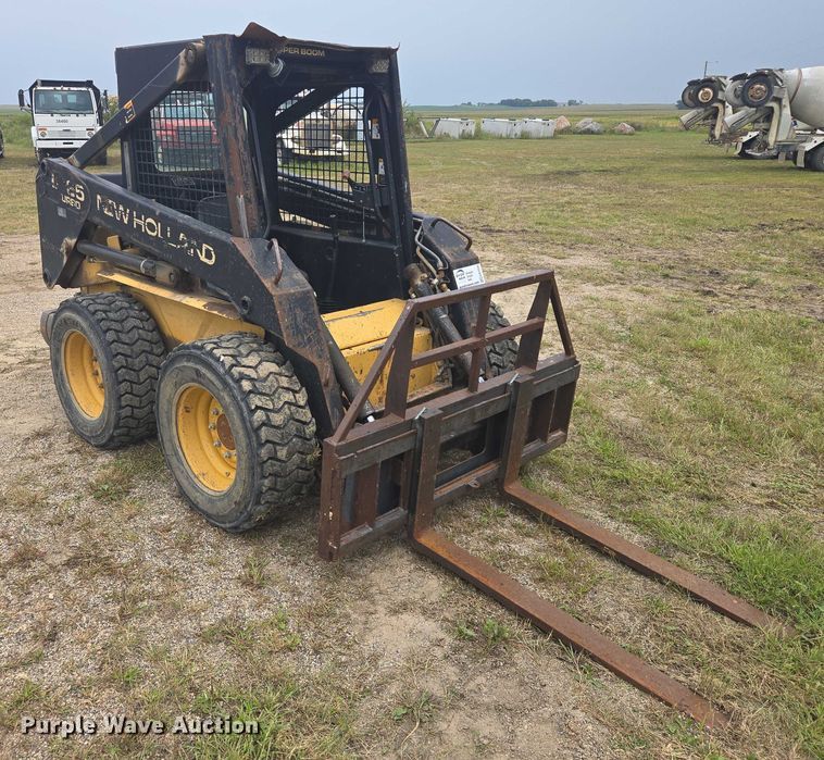 MINI CARGADOR SOBRE RUEDAS 1997 NEW HOLLAND LX665