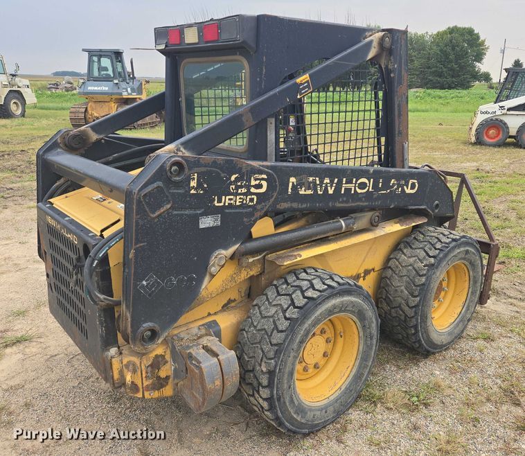 MINI CARGADOR SOBRE RUEDAS 1997 NEW HOLLAND LX665