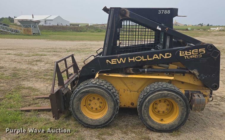 image for item EB1029 1997 New Holland LX665 skid steer loader