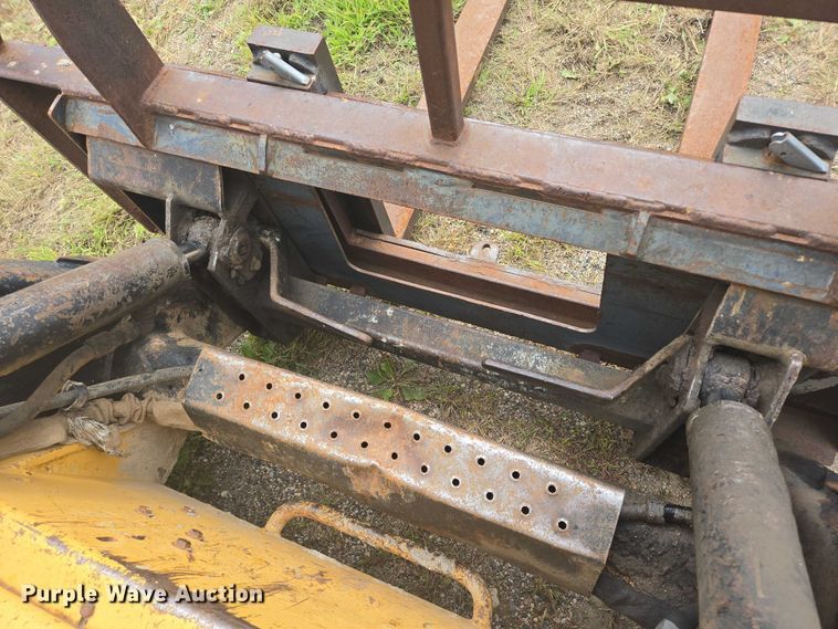 image for item EB1029 1997 New Holland LX665 skid steer loader