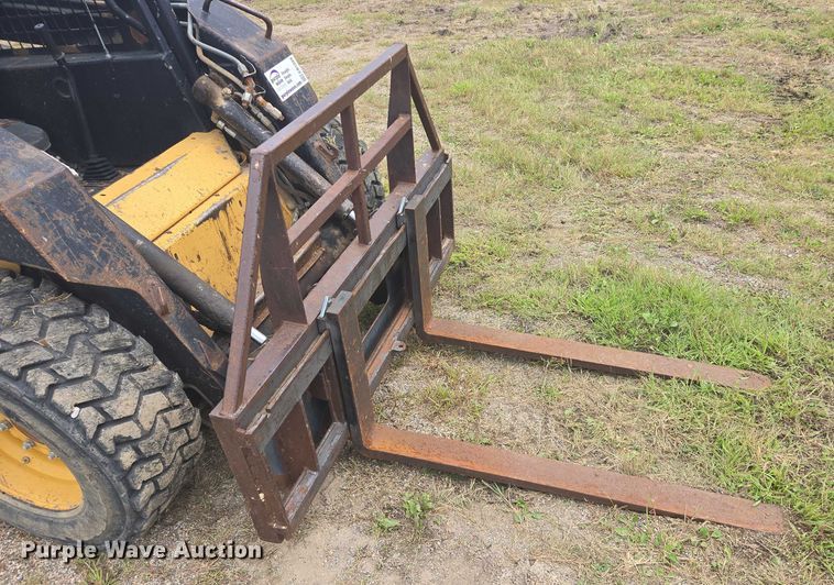 image for item EB1029 1997 New Holland LX665 skid steer loader