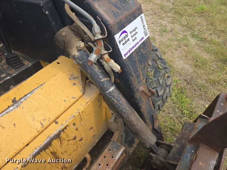 image for item EB1029 1997 New Holland LX665 skid steer loader