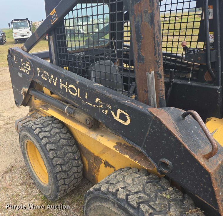 image for item EB1029 1997 New Holland LX665 skid steer loader
