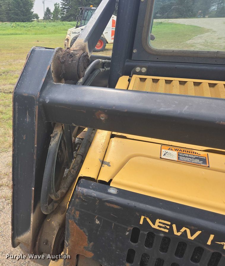 image for item EB1029 1997 New Holland LX665 skid steer loader