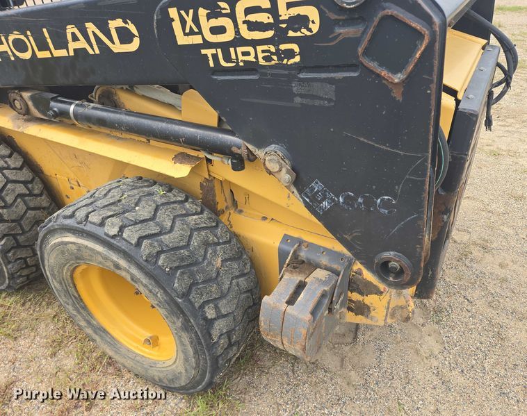 image for item EB1029 1997 New Holland LX665 skid steer loader