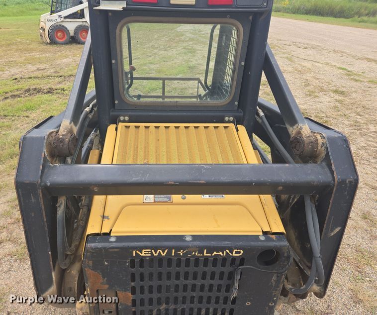 image for item EB1029 1997 New Holland LX665 skid steer loader
