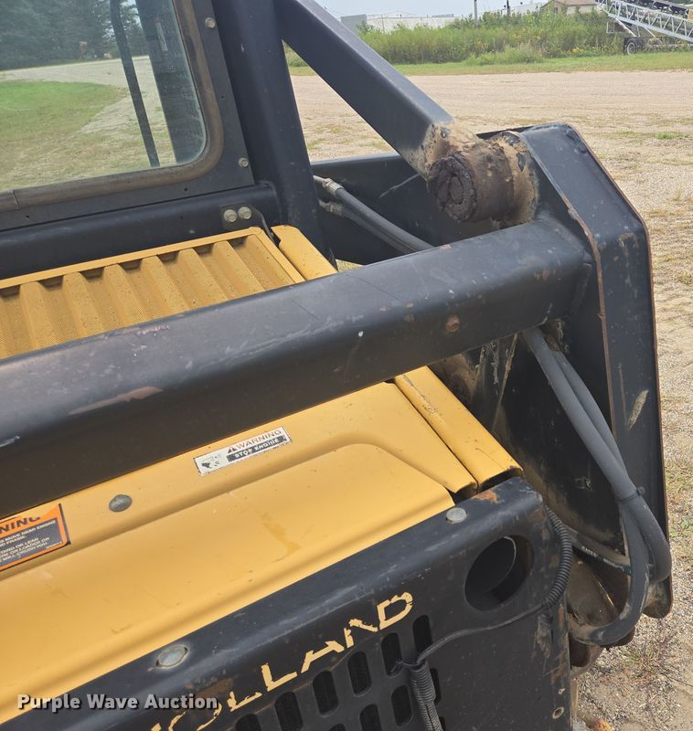 image for item EB1029 1997 New Holland LX665 skid steer loader