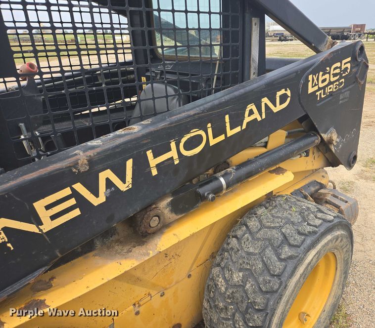 image for item EB1029 1997 New Holland LX665 skid steer loader