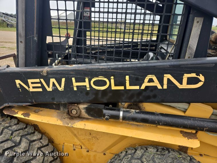 image for item EB1029 1997 New Holland LX665 skid steer loader