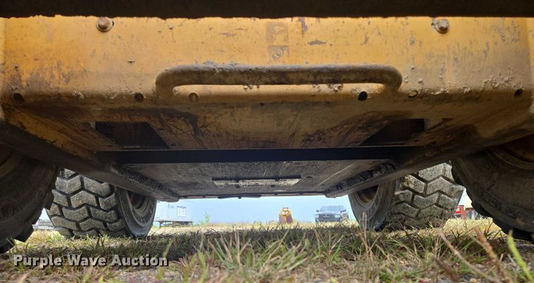 image for item EB1029 1997 New Holland LX665 skid steer loader