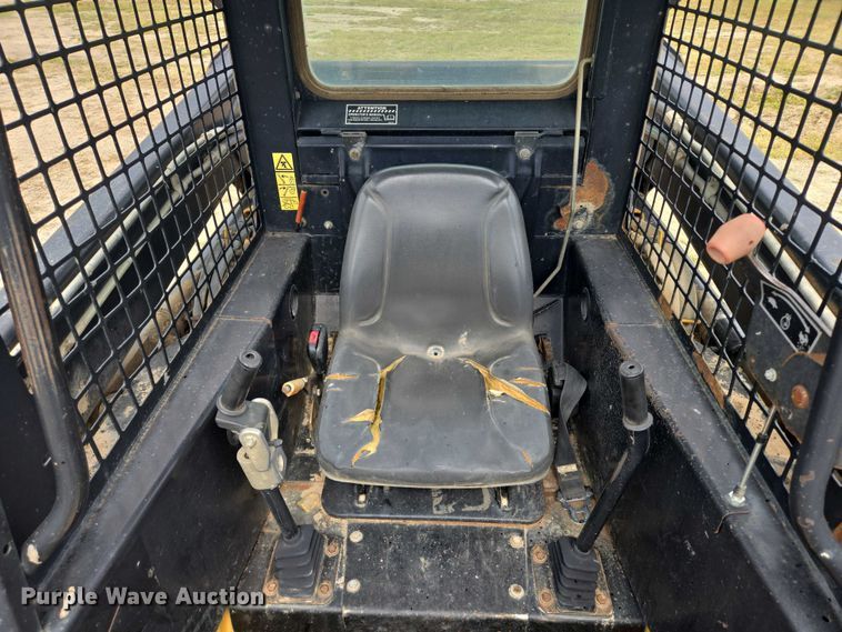 image for item EB1029 1997 New Holland LX665 skid steer loader