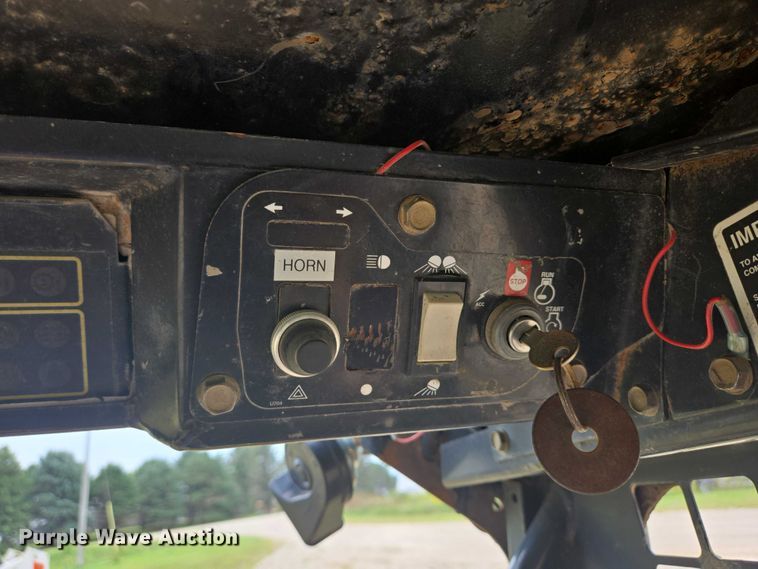 image for item EB1029 1997 New Holland LX665 skid steer loader