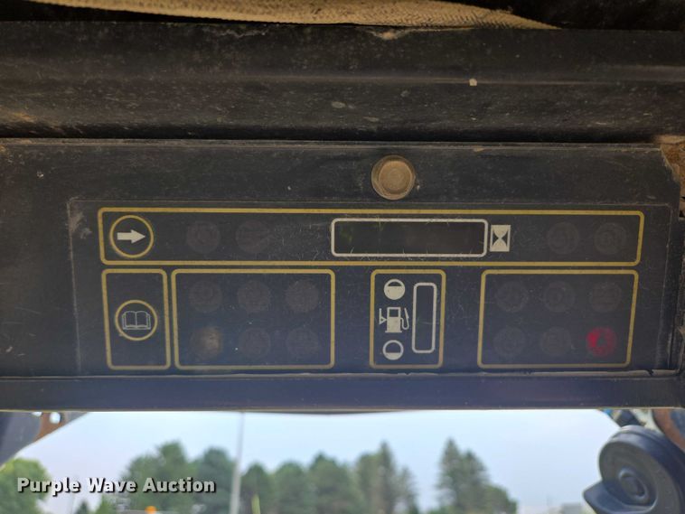 image for item EB1029 1997 New Holland LX665 skid steer loader