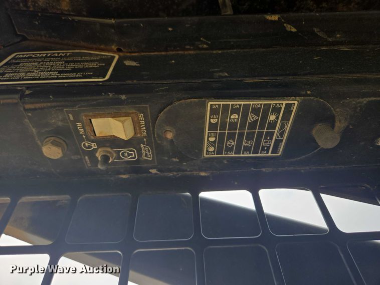 image for item EB1029 1997 New Holland LX665 skid steer loader