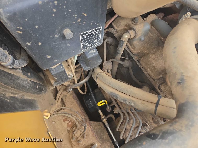 image for item EB1029 1997 New Holland LX665 skid steer loader