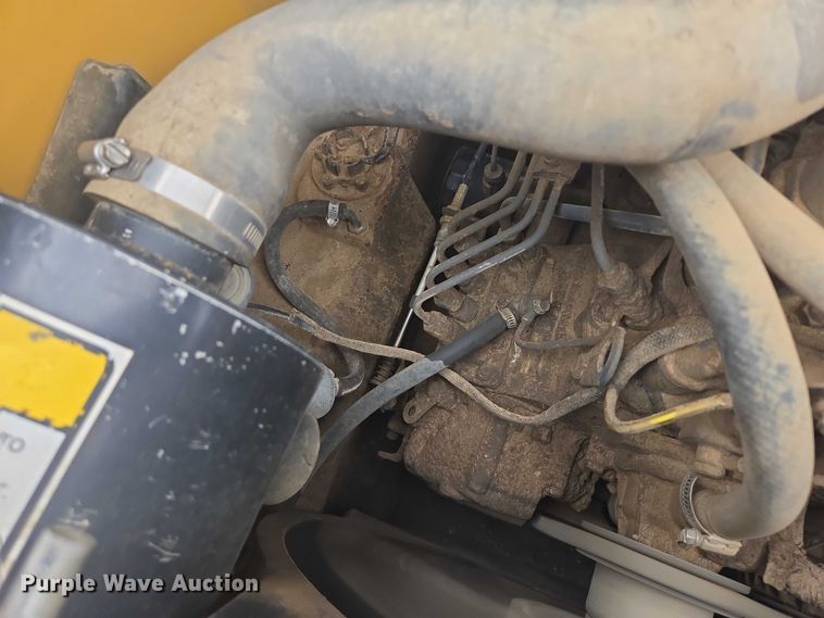 image for item EB1029 1997 New Holland LX665 skid steer loader