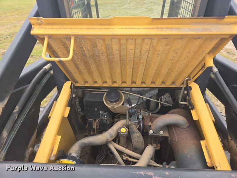 image for item EB1029 1997 New Holland LX665 skid steer loader