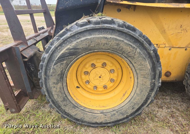 image for item EB1029 1997 New Holland LX665 skid steer loader