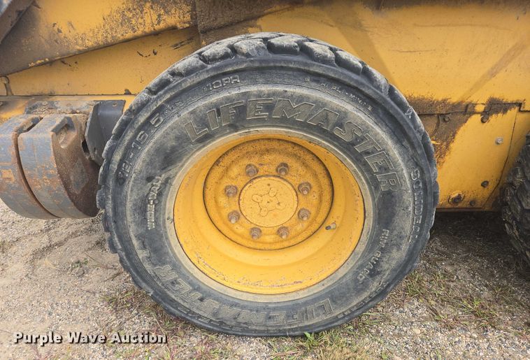 image for item EB1029 1997 New Holland LX665 skid steer loader