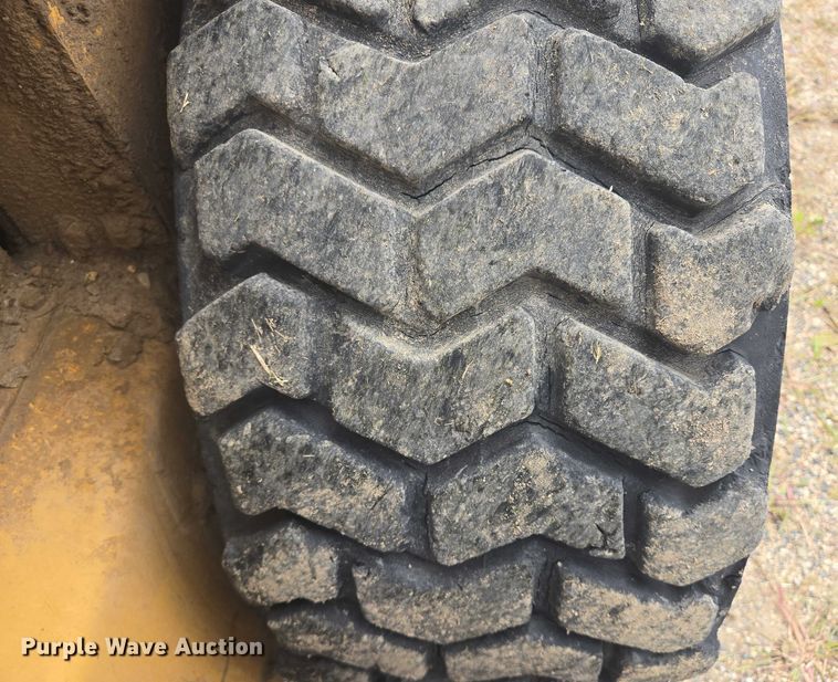 image for item EB1029 1997 New Holland LX665 skid steer loader