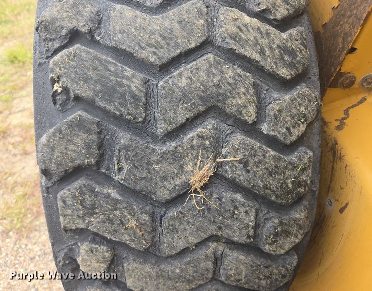 image for item EB1029 1997 New Holland LX665 skid steer loader