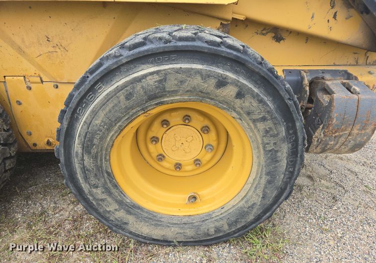 image for item EB1029 1997 New Holland LX665 skid steer loader