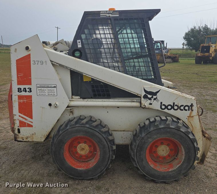 MINI CARGADOR SOBRE RUEDAS 1985 BOBCAT 843
