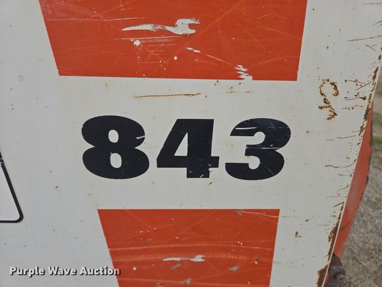 image for item EB1030 1985 Bobcat 843 skid steer loader