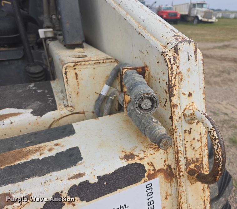 image for item EB1030 1985 Bobcat 843 skid steer loader