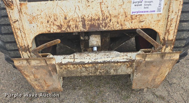 image for item EB1030 1985 Bobcat 843 skid steer loader