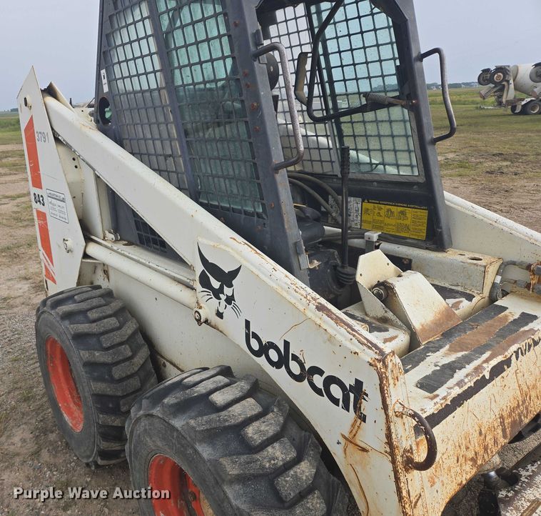 image for item EB1030 1985 Bobcat 843 skid steer loader