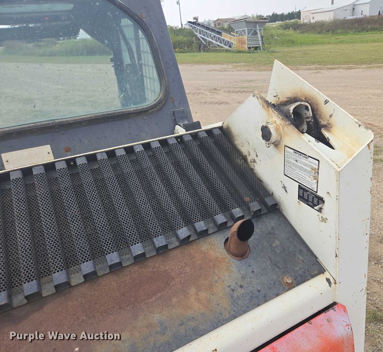 image for item EB1030 1985 Bobcat 843 skid steer loader