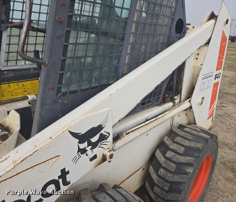 image for item EB1030 1985 Bobcat 843 skid steer loader