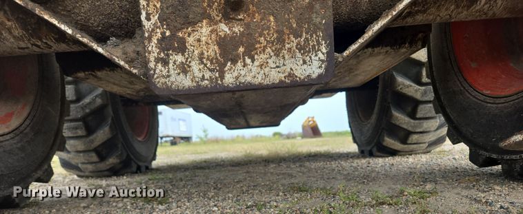 image for item EB1030 1985 Bobcat 843 skid steer loader