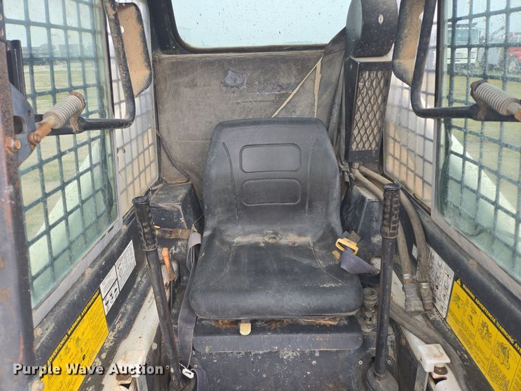 image for item EB1030 1985 Bobcat 843 skid steer loader