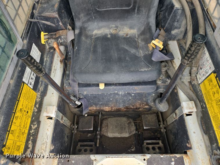 image for item EB1030 1985 Bobcat 843 skid steer loader