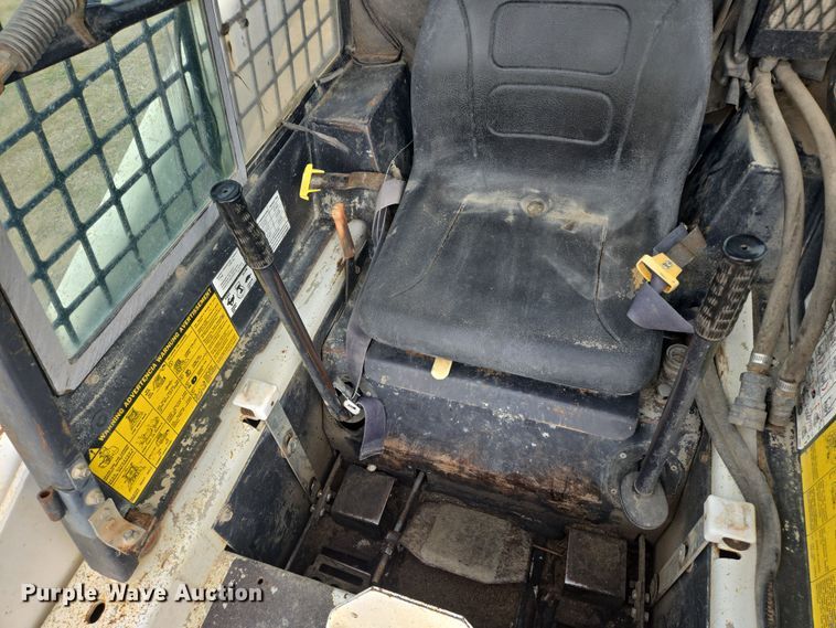 image for item EB1030 1985 Bobcat 843 skid steer loader