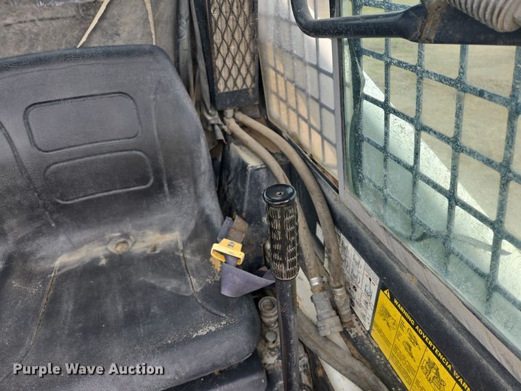 image for item EB1030 1985 Bobcat 843 skid steer loader