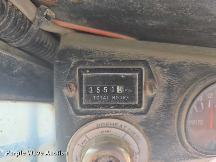 image for item EB1030 1985 Bobcat 843 skid steer loader