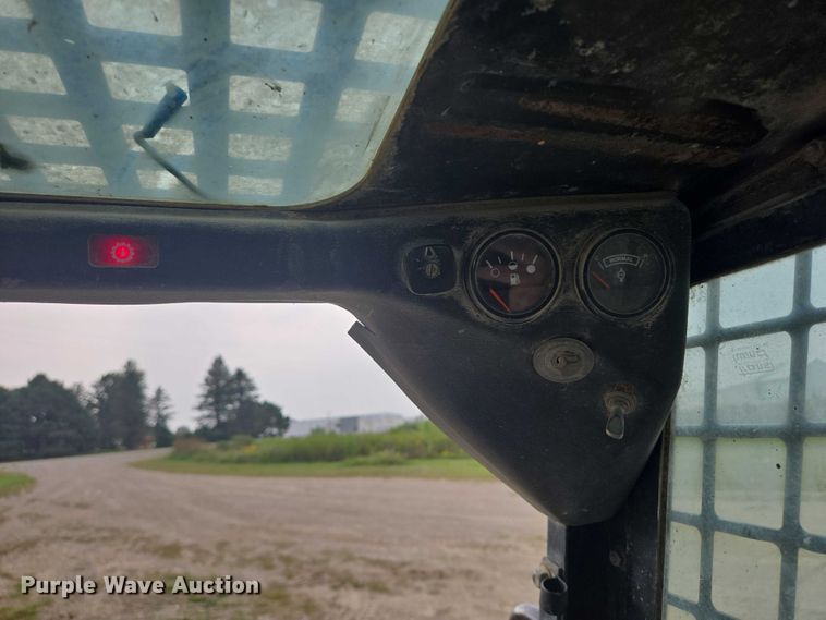 image for item EB1030 1985 Bobcat 843 skid steer loader