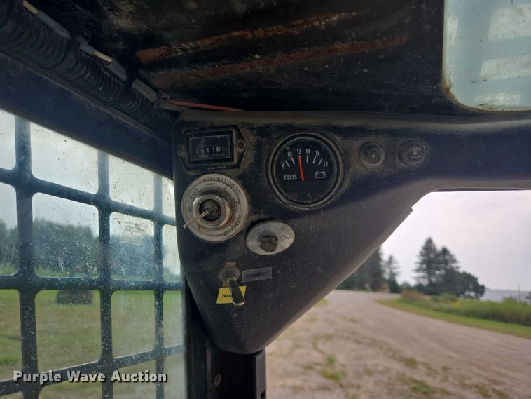 image for item EB1030 1985 Bobcat 843 skid steer loader