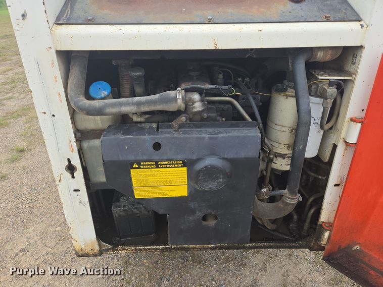 image for item EB1030 1985 Bobcat 843 skid steer loader