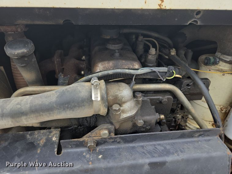 image for item EB1030 1985 Bobcat 843 skid steer loader