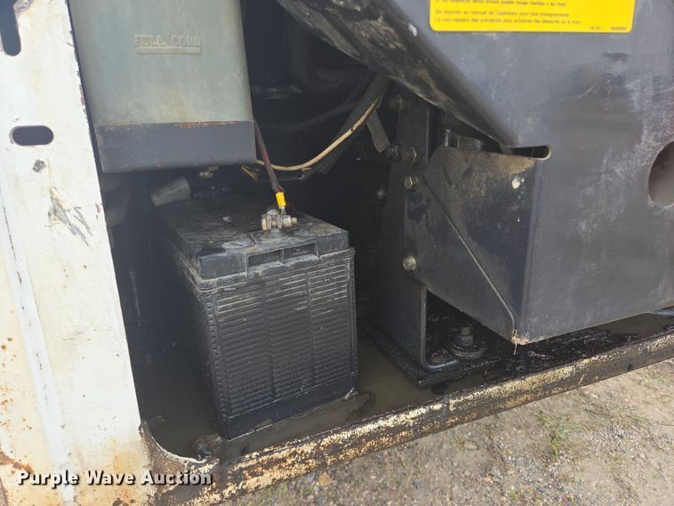 image for item EB1030 1985 Bobcat 843 skid steer loader