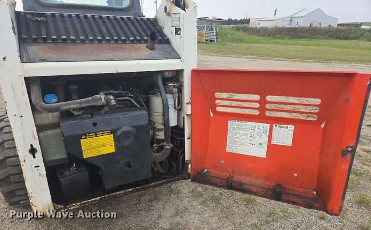 image for item EB1030 1985 Bobcat 843 skid steer loader