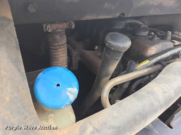 image for item EB1030 1985 Bobcat 843 skid steer loader