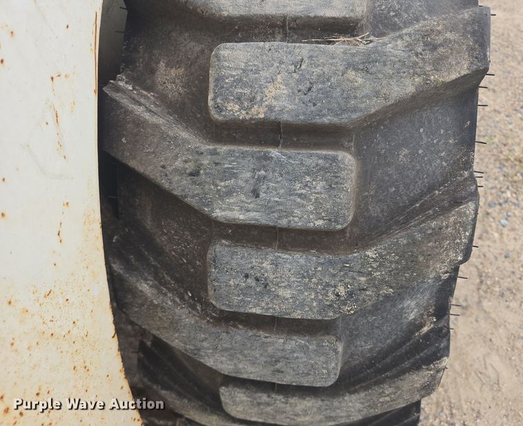 image for item EB1030 1985 Bobcat 843 skid steer loader