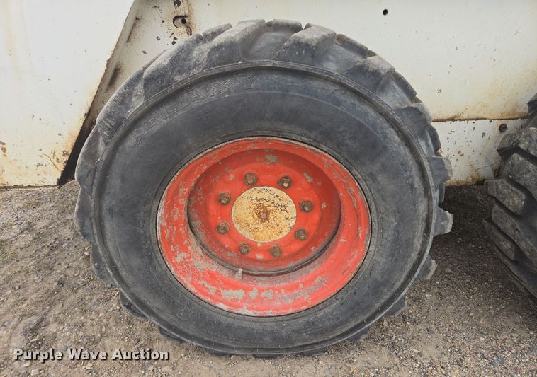 image for item EB1030 1985 Bobcat 843 skid steer loader