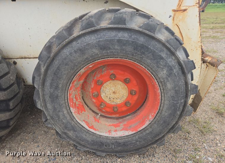 image for item EB1030 1985 Bobcat 843 skid steer loader