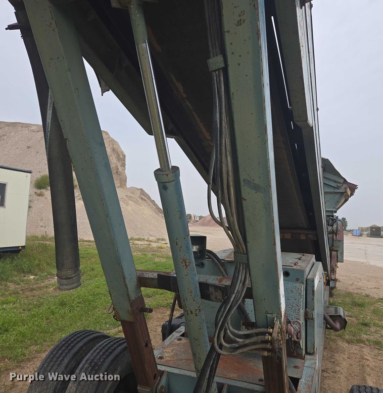 image for item EB1031 Powerscreen Commander 408 screening plant